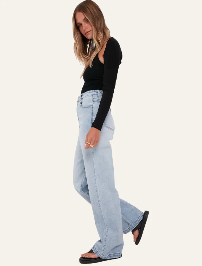 a__high_amp_wide__linda_o_3.webp Abrand A 94 High & Wide - Linda Organic< Denim | Tops