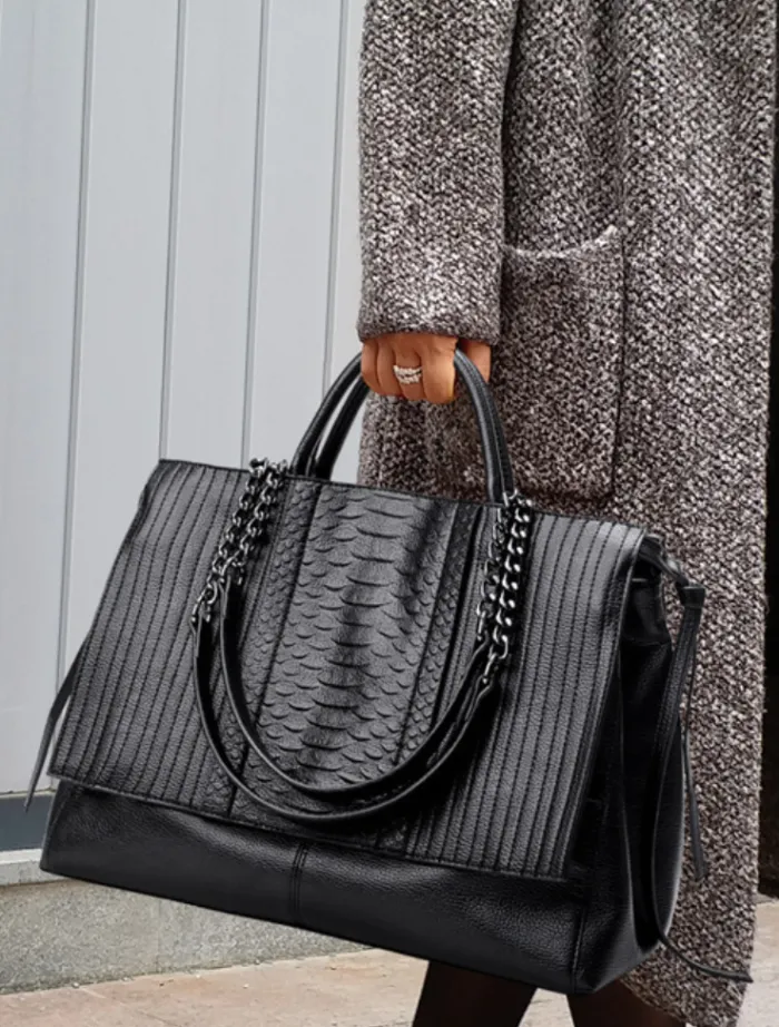 alise_tote_bag__black_1.webp Insurge Clothing Alise Tote Bag - Black< Bags