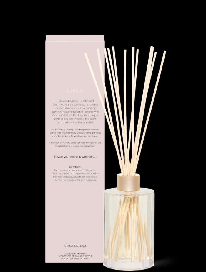amber_amp_sandalwood_frag_2.webp Circa Home Amber & Sandalwood Fragrance Diffuser 250ml< Diffusers | Tops