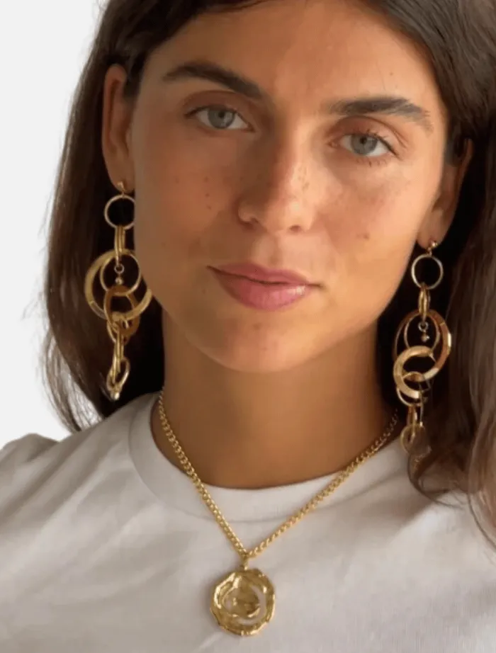carolina_earrings__gold_2.webp Susmie’s Carolina Earrings - Gold< Earrings