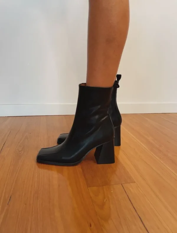 Neo Eden Boot - Black< Boots | Sandals
