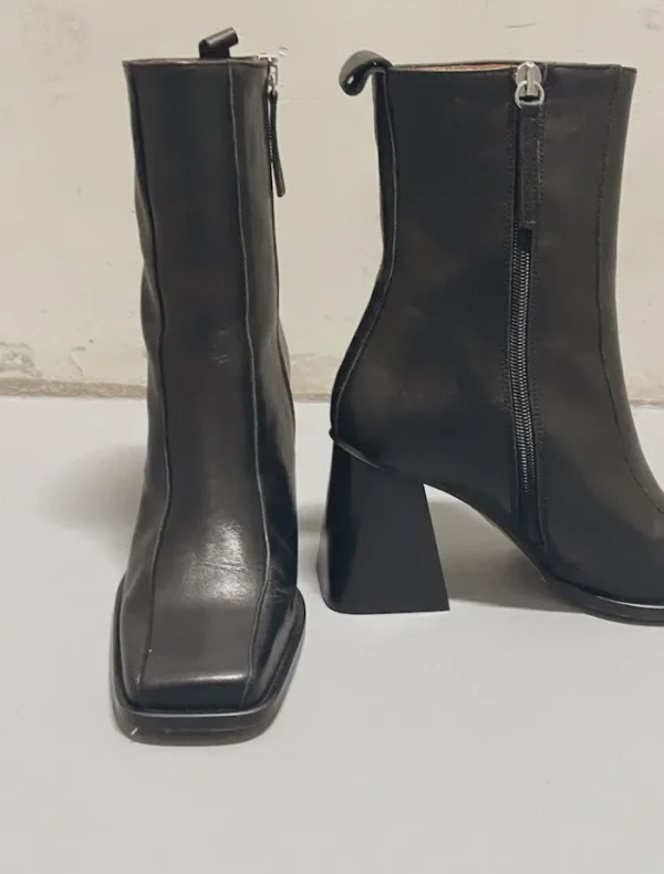 Neo Eden Boot - Black< Boots | Sandals