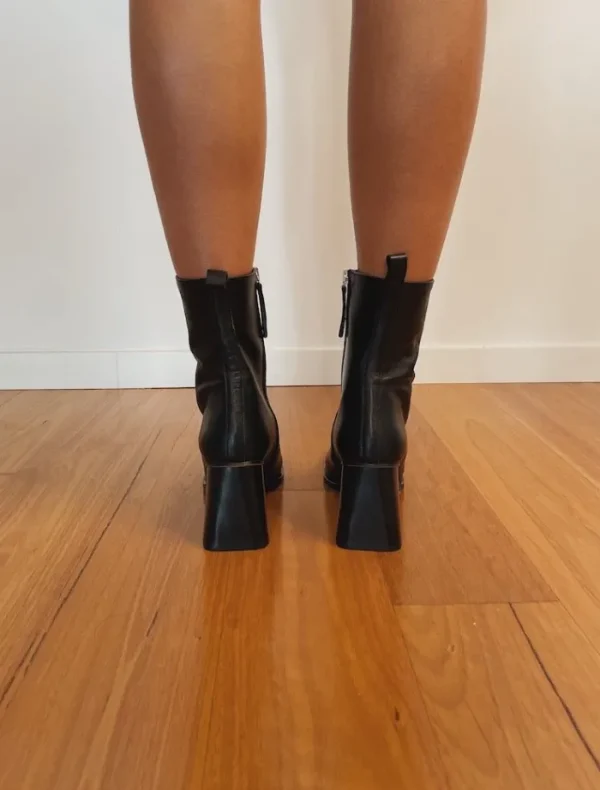 Neo Eden Boot - Black< Boots | Sandals