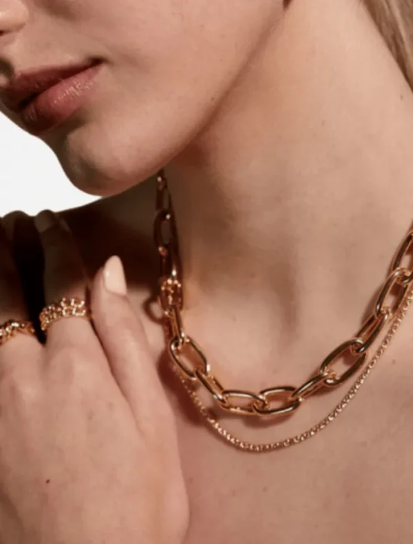 Jolie and Deen Fleur Necklace - Gold< Necklaces