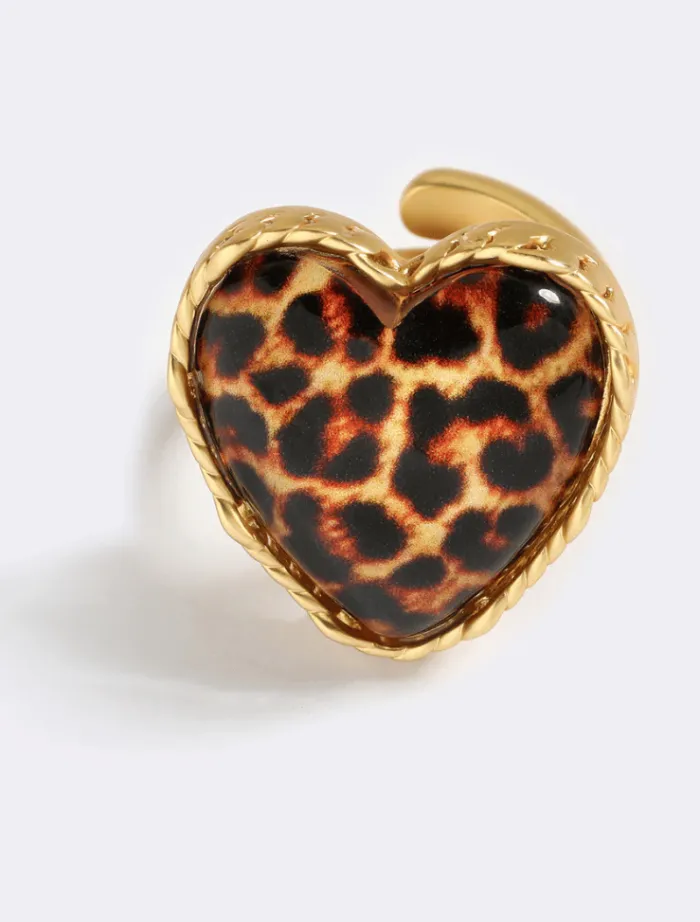 leopard_hot_heart_ring__l_0.webp Emma Pills Leopard Hot Heart Ring - Leopard< Rings