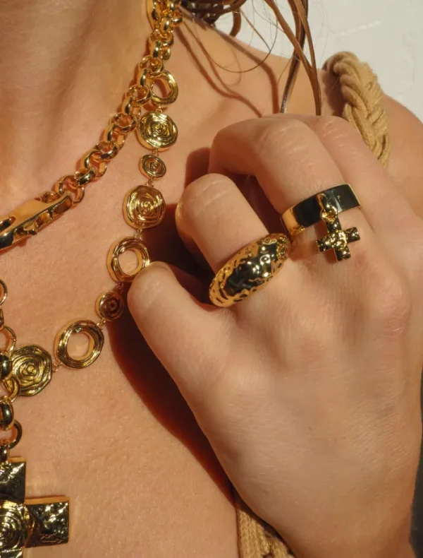 LUV AJ Molten Signet Ring - Gold< Rings