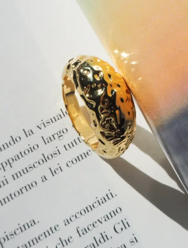 LUV AJ Molten Signet Ring - Gold< Rings
