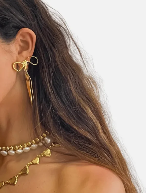 Susmie’s Queen Bow Earrings - Gold< Earrings