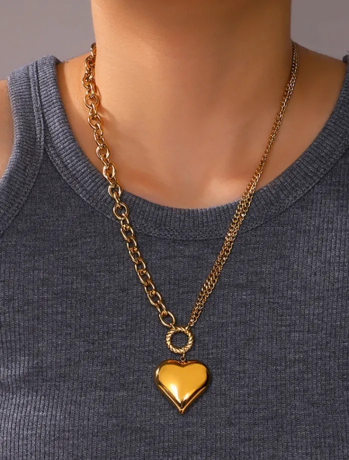 roxanne_asymmetrical_hear_1.webp Insurge Clothing Roxanne Asymmetrical Heart Necklace - Gold< Necklaces